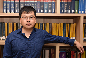 Twisting index theoretical modular invariants by projective vector bundles